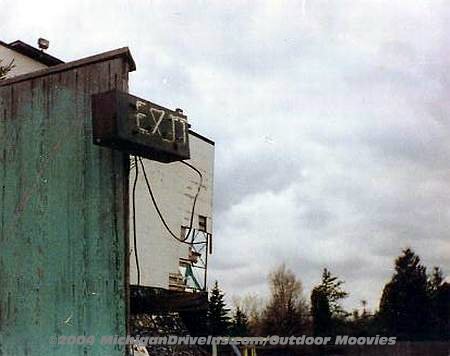 Crest Drive-In Theatre - Crest Screen 1990 Courtesy Darryl Burgess-Outdoor Moovies (newer photo)